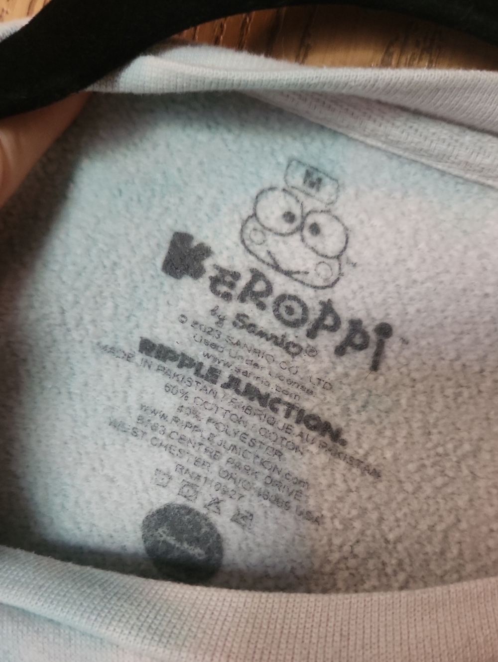 Keroppi Sanrio Sweater Size M - Picture 5 of 5